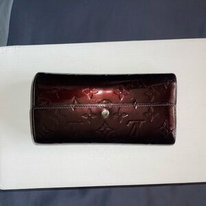 100% Authentic Louis Vuitton Vernis Sarah Wallet